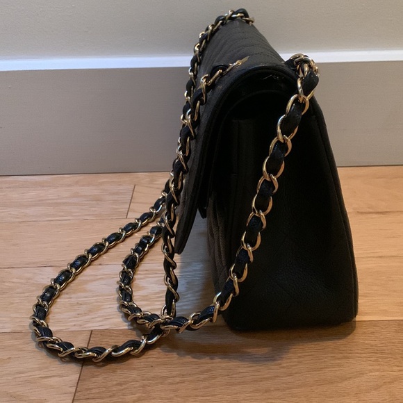 CHANEL JUMBO CAVIAR CLASSIC DOUBLE FLAP GOLD HARDWARE - Picture 5 of 16